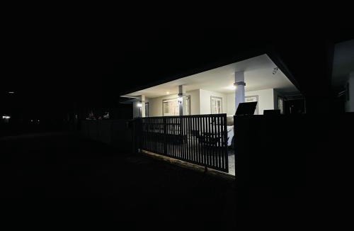 Mae Jo House | 3-Bedroom Chiang Mai House with Parking & Garden