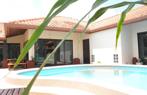 Na Chom Thian Villa | 3 Bedroom pool Villa South Pattaya 300 m beachfront, 10 people accommodate.