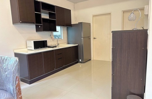 Talat Nuea House | 3-bedroom private house with commonpool,fitness room,WiFi 20min to patong beach