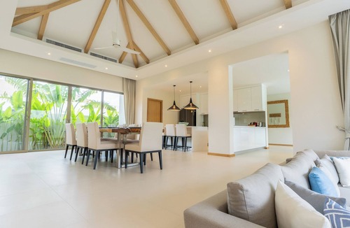 Choeng Thale Villa | 4-bedroom Villa - Newly Renovate & Spacious Living, 15 Min to Beach l Breeze 3