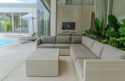 Choeng Thale Villa | 4-bedroom Villa - Newly Renovate & Spacious Living, 15 Min to Beach l Breeze 3