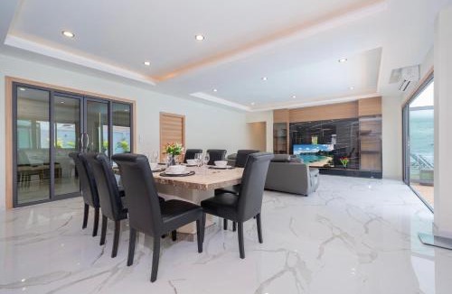 Chalong Villa | 5 BR Pool Villa Montri-Near Big Buddha Hill