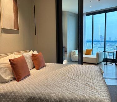 Pattaya Bay Apartment | 502 Edge 25th floor Sea view with king size bed