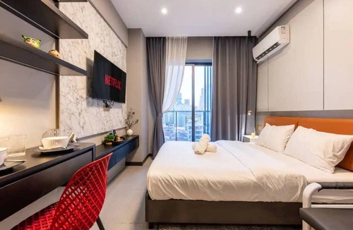 Chamkar Mon House | 77777 Cozy 2-bedroom house in perfect Phnom Penh neighborhood with AC