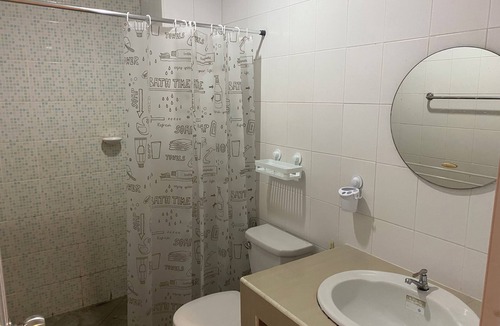 Kathu Apartment | 84 Bar & Guesthouse Room-1