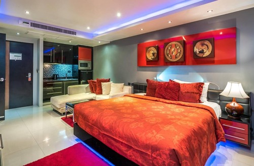 Patong Apartment | Absolute Bangla L06- superb location, rooftop pool