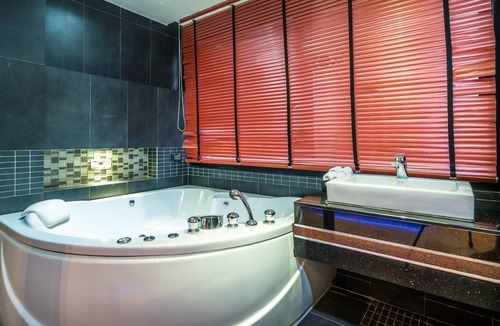 Patong Apartment | Absolute Bangla L06- superb location, rooftop pool
