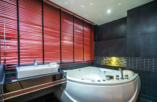 Patong Apartment | Absolute Bangla Suites, night walking street, rooftop pool L-04