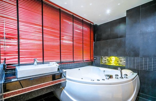 Patong Apartment | Absolute Bangla Suites, night walking street, rooftop pool L-04