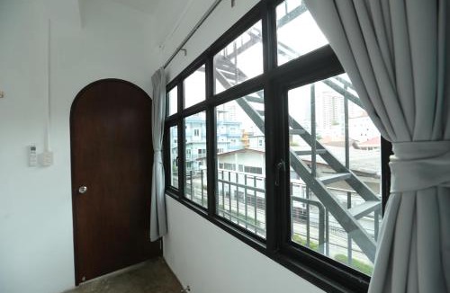 Thung Maha Mek Hostel | Apartment45 Hostel