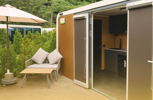 Cherngtalay Cabin | Apple House Cozy 1-bedroom cabin in lovely Tambon Choeng Thale with AC
