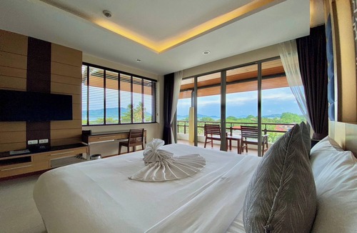 Rawai Hotel | Aqua Resort Phuket - Near Beach and Chalong Pier
