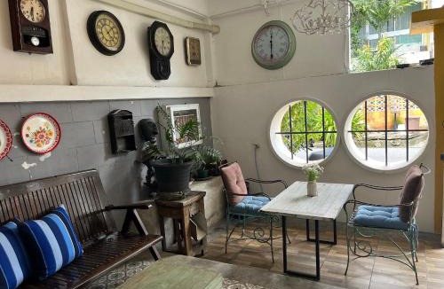 Talat Yai House | Auntie & Niece PHUKET