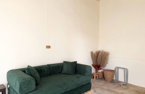 Talat Phlu House | Authentic Thai Local Home Near BTS Talat Phlu