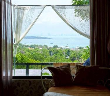 Koh Lan Villa | Baan Sahai Tone บ้านสหายโทน