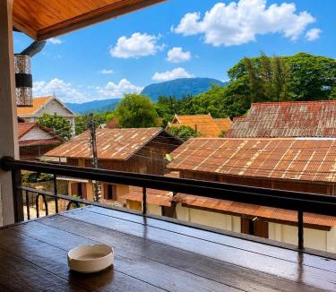 Luang Prabang Hostel | Ban Loom Guesthouse & Weaving Workshop