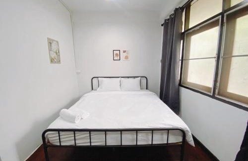 San Chao Pho Suea Apartment | Bao The Giant Swing เบา เสาชิงช้า