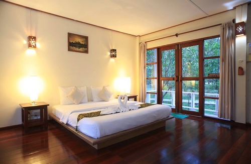 Khlong Yai Hotel | Barn Talaepu Resort