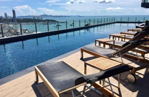 Pattaya Bay Apartment | BASE Central Pattaya King-Bed
