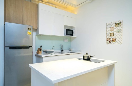 Patong Apartment | Baycliff - seaview 2 bedroom apt with jacuzzi, pool and kitchen in Patong
