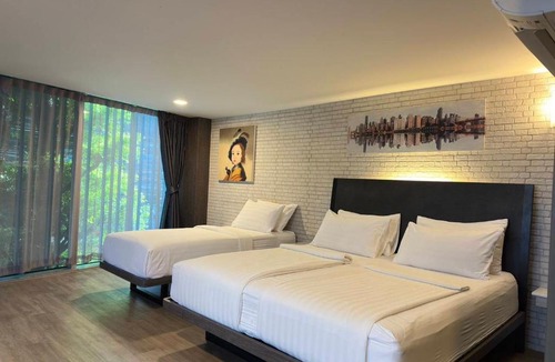 Suan Luang Hotel | BB Glass House Pattanakrn บีบี กลาสเฮ้าส์ พัฒนาการ