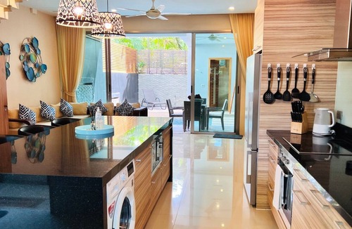 Rawai Villa | Beachfront 2 bedroom house