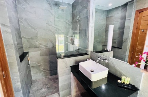 Rawai Villa | Beachfront 2 bedroom house