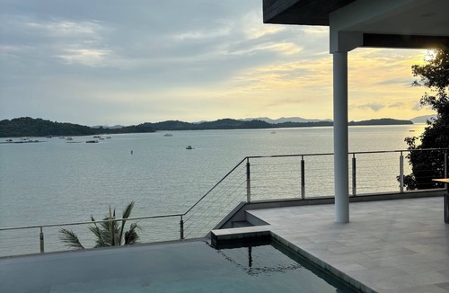 Pa Klok Villa | Beachfront villa Oceanfront|Boat Access |All Rooms sea View|Staffed