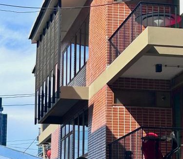Khlong Tan Nuea Apartment | Brown Brick Thonglor - Red Burgundy Room