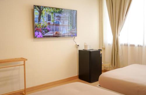 China Town House | Buddy House in Chinatown - Private Rooms Walk to MRT
