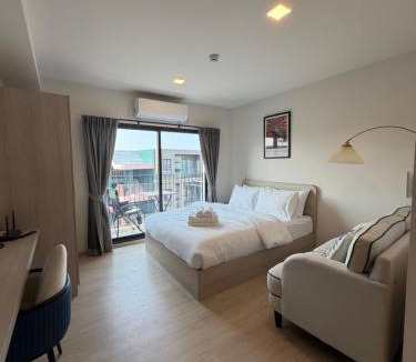 Khao Takiab Apartment | Cabanas Hua Hin - Modern studio, Nong Kae Beach, Cicada Market
