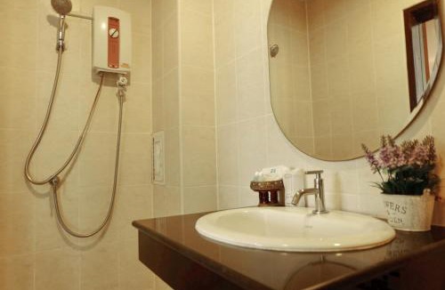 Nanai Road Hotel | Calypso Patong House