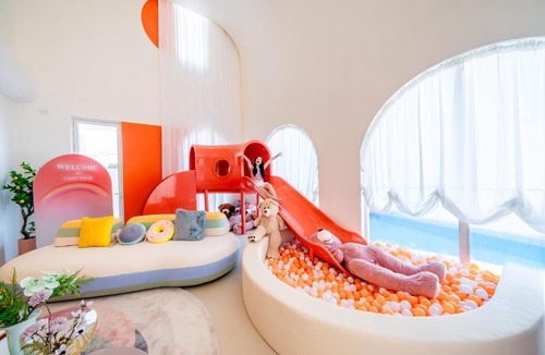 Nong Chaeng Villa | Candy House Private Pool Villa & KTV