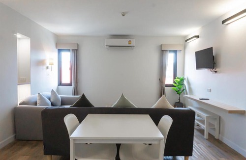 Bang Na Hotel | Carnation Residence