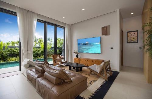 Chalong Villa | Chalong Bay View 3BR Pool Villa Long One A4
