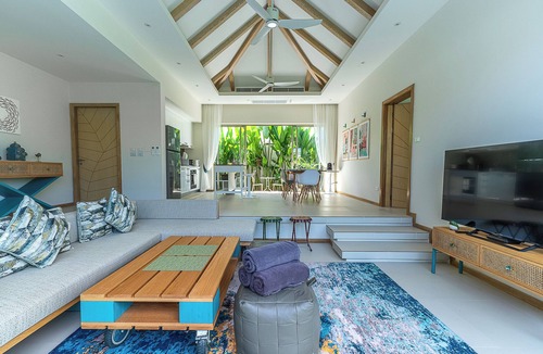 Si Sunthon Villa | Charming 3BR Casa Azure 8 - New Villa for Family & Friends with 24/7 Security