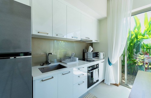 Si Sunthon Villa | Charming 3BR Casa Azure 8 - New Villa for Family & Friends with 24/7 Security