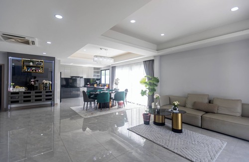 South Pattaya House | Charming 5-bedroom house in Muang Pattaya C26
