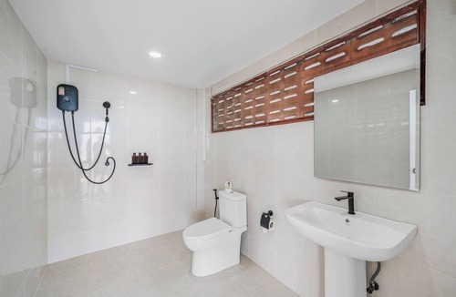 Maret House | Charming Guest Room with Private Facilities in Maret, Thailand