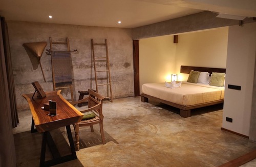 Nang Lae Bed & Breakfast | Comfortable garden room near Black House Museum