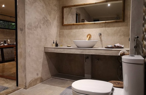 Nang Lae Bed & Breakfast | Comfortable garden room near Black House Museum