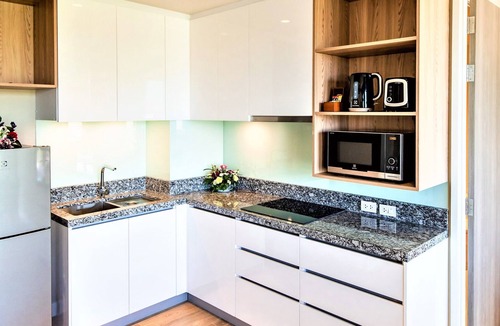 Cherngtalay House | Contemporary 2 BR Suite |GYM-Balcony-Sauna-Kitchen
