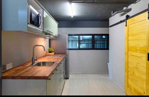 Rama 9 Apartment | Copper - Private Room, City Center, MRT, Wi-Fi, A1