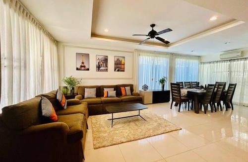 Laguna House | Country club townhouse