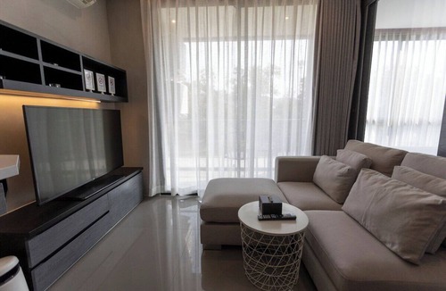 Kamala Apartment | Cozy Beach Escape Sunset Glow city gate C61