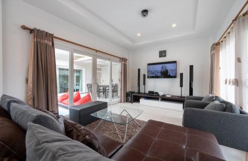 Bang Lamung Villa | Cozy Breeze Pool Villa Pattaya