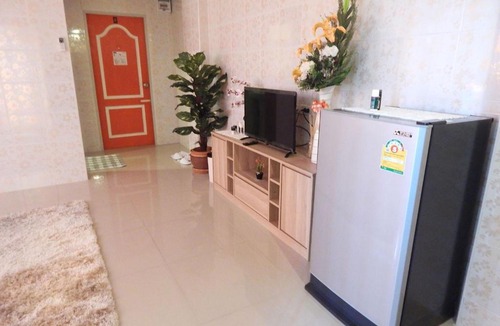 Phan Thong Hotel | D5 Hotel สาขา หนองตำลึง