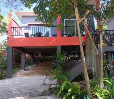 Maret House | Elevated Bungalow House 5 min from the beach 3-6