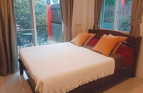 Maret House | Elevated Bungalow House 5 min from the beach 3-6