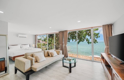 Maret House | Escape Beach Front Cottage - 2 bed family room